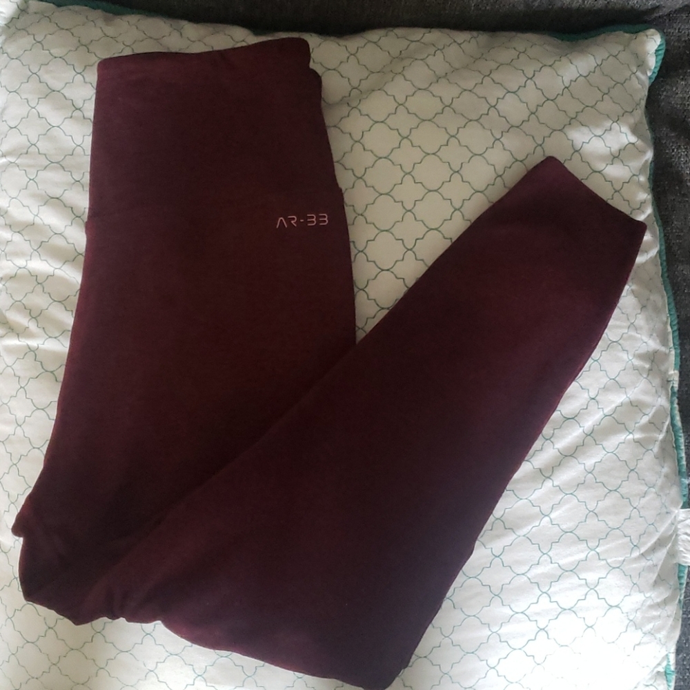 AR-33 cropped leggings